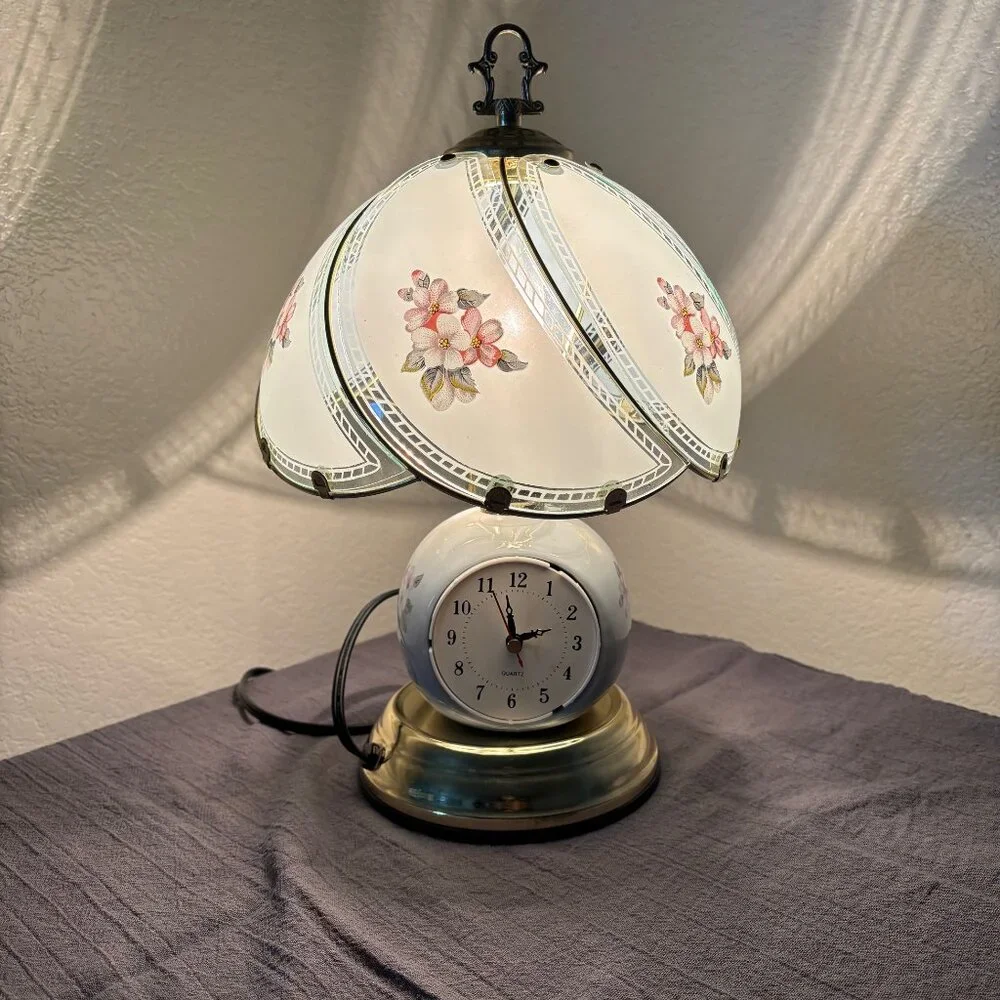 Vintage Charming Floral Lamp with Gold Accents